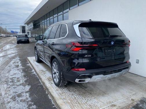 Black Sapphire Metallic 2026 BMW X5 PHEV xDrive50e