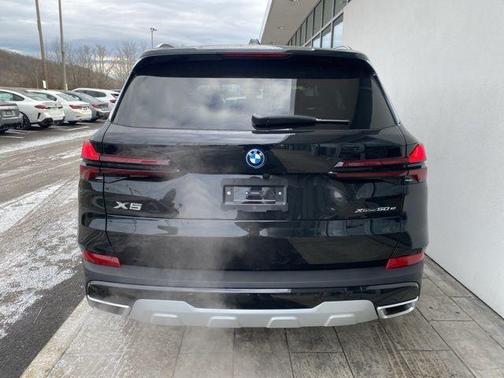 Black Sapphire Metallic 2026 BMW X5 PHEV xDrive50e