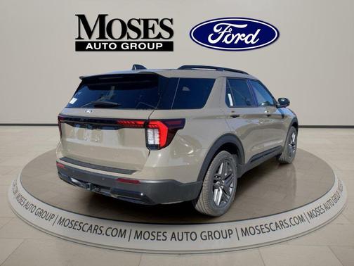 Gray 2027 Ford Explorer ST-Line