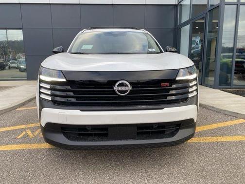 Aspen White Tri 2026 Nissan Kicks SR
