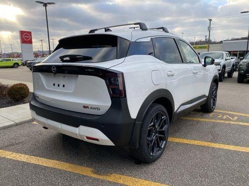 Aspen White Tri 2026 Nissan Kicks SR
