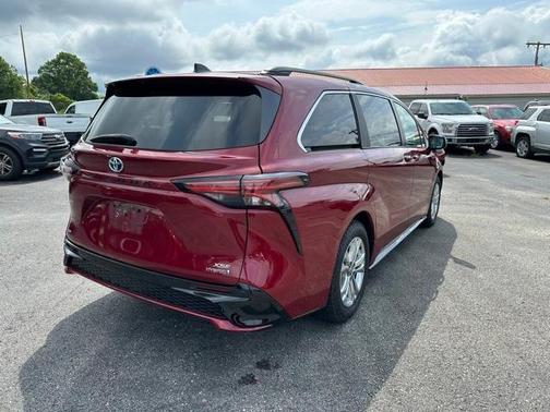 2022 Toyota Sienna XSE 7 Passenger
