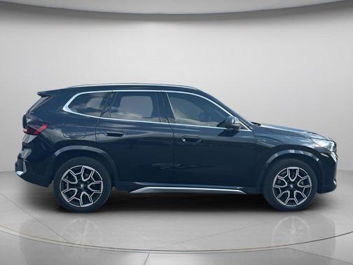 Black Sapphire Metallic 2025 BMW X1 xDrive28i