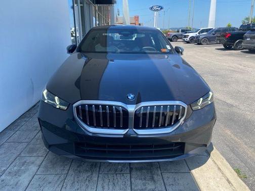 Dark Graphite Metallic 2026 BMW 530 i xDrive
