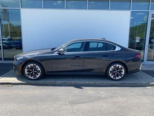 Dark Graphite Metallic 2026 BMW 530 i xDrive