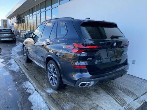 2025 BMW X5 M60i