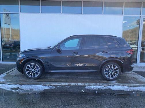 2025 BMW X5 M60i