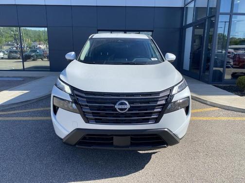 Everest White P 2026 Nissan Rogue SV