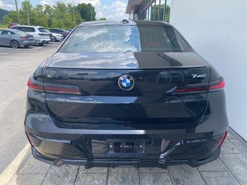 2025 BMW 740 i xDrive