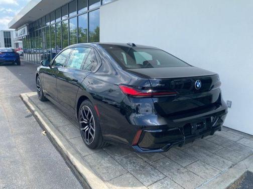 2025 BMW 740 i xDrive