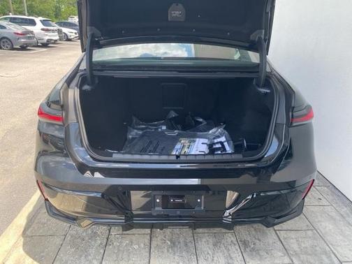 2025 BMW 740 i xDrive