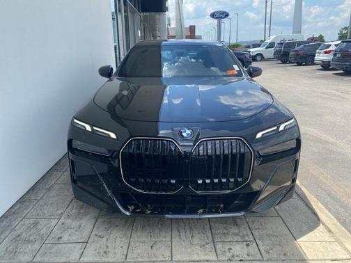 2025 BMW 740 i xDrive