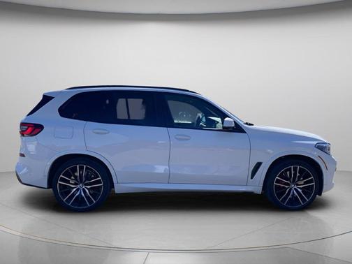 Alpine White 2021 BMW X5 M50i