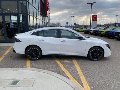 Aspen White 2026 Nissan Sentra SR