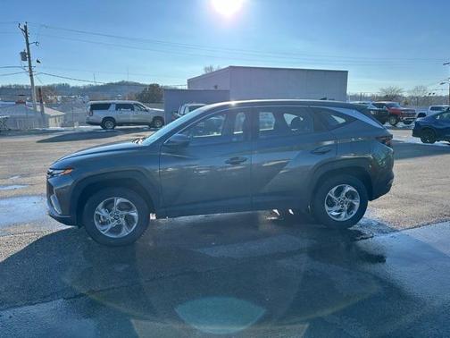 2022 Hyundai TUCSON SE