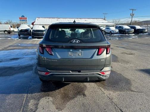 2022 Hyundai TUCSON SE