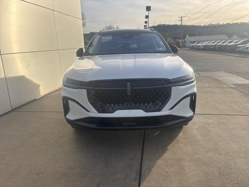 White Platinum Tri-Coat Metallic 2026 Lincoln Nautilus Reserve