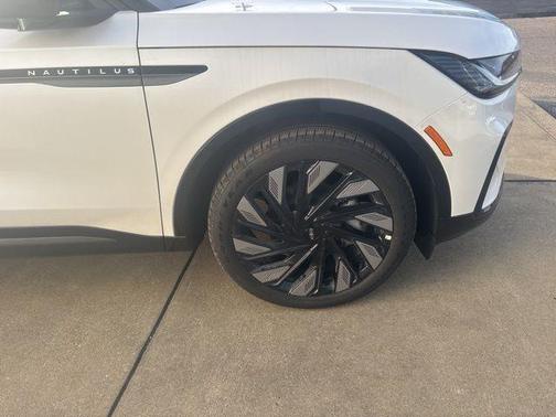 White Platinum Tri-Coat Metallic 2026 Lincoln Nautilus Reserve