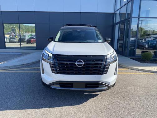 White / Black 2026 Nissan Pathfinder Platinum