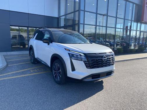 White / Black 2026 Nissan Pathfinder Platinum