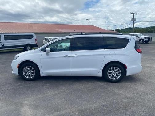 2022 Chrysler Pacifica Touring-L