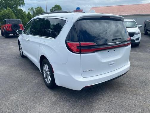 2022 Chrysler Pacifica Touring-L