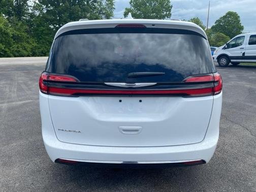 2022 Chrysler Pacifica Touring-L