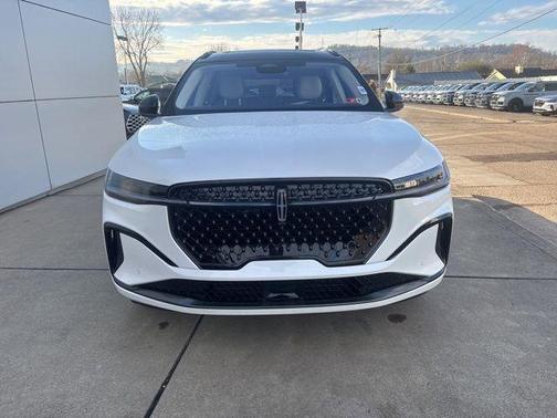 White Platinum Tri-Coat Metallic 2026 Lincoln Nautilus Black Label