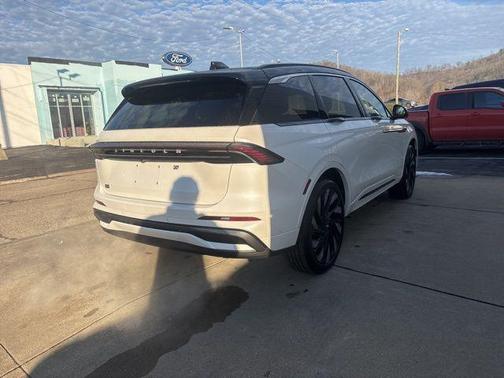 White Platinum Tri-Coat Metallic 2026 Lincoln Nautilus Black Label