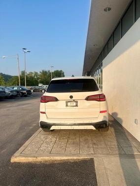 2022 BMW X5 M50i