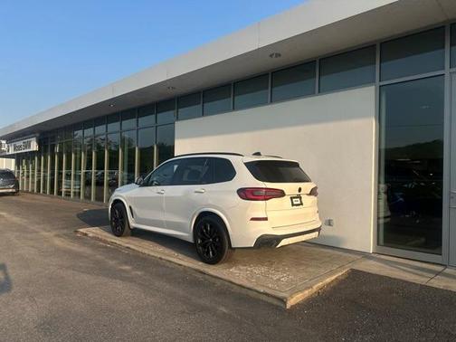 2022 BMW X5 M50i
