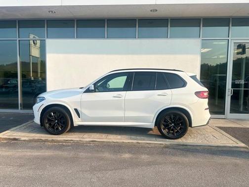 2022 BMW X5 M50i