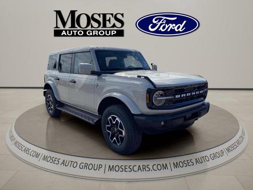 Desert Sand 2026 Ford Bronco Outer Banks