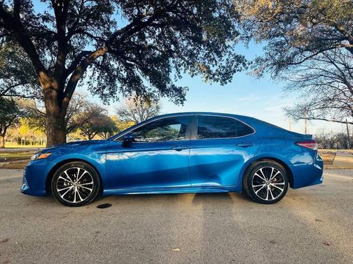 2019 Toyota Camry SE