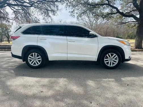 2016 Toyota Highlander LE