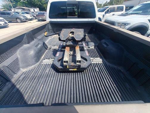 Oxford White/Pale Adobe Metallic 2011 Ford F-450 Lariat