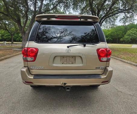 2005 Toyota Sequoia SR5