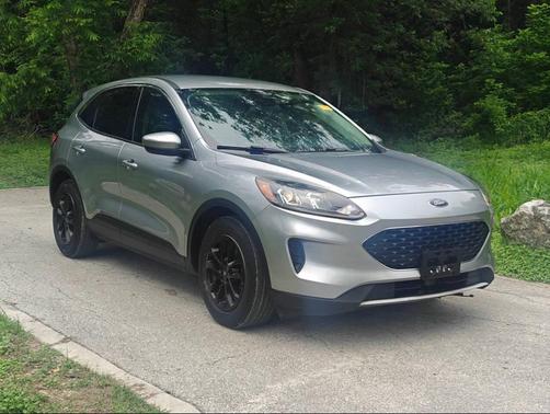 Iconic Silver Metallic 2021 Ford Escape SE