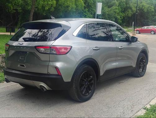 Iconic Silver Metallic 2021 Ford Escape SE