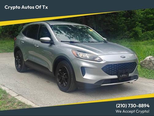 Iconic Silver Metallic 2021 Ford Escape SE
