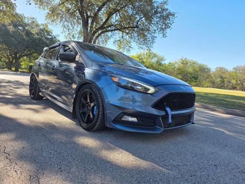 2018 Ford Focus ST 