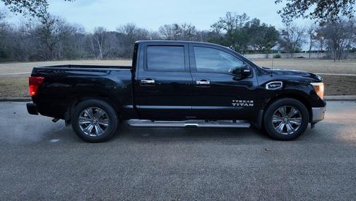 2017 Nissan Titan SV