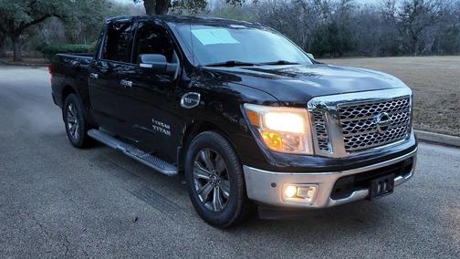 2017 Nissan Titan SV