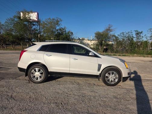 White 2014 Cadillac SRX Luxury Collection