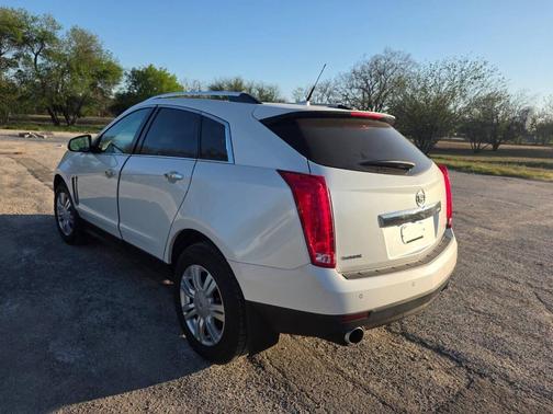 White 2014 Cadillac SRX Luxury Collection