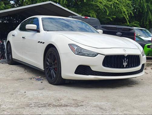 Bianco 2016 Maserati Ghibli S Q4