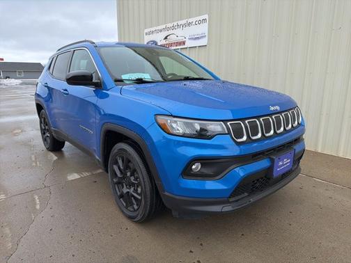 Laser Blue 2022 Jeep Compass LATITUDE LUX