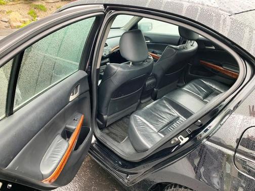 Crystal Black Pearl 2011 Honda Accord SE