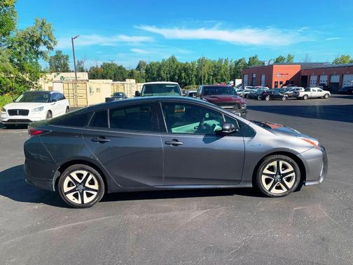 2018 Toyota Prius Three Touring