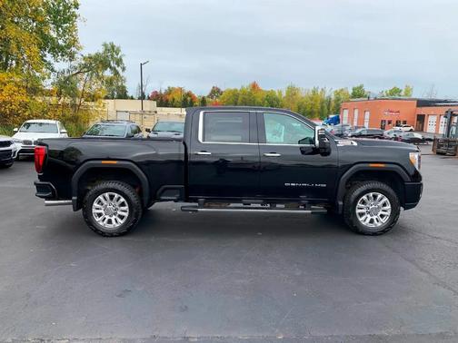 Black 2022 GMC Sierra 2500 Denali